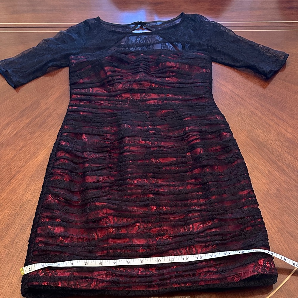 Monique Lhuillier LM Black Lace & Red Ruched Cocktail Dress Size 4 - Picture 9 of 14